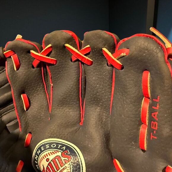 80s Wilson Vintage Minnesota Twins T Ball Glove Sold by KMART - Picture 2 of 7
